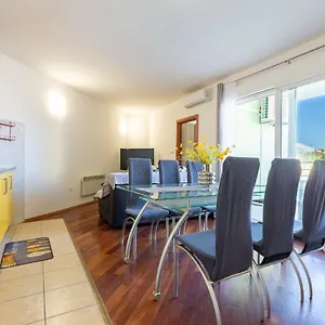 https://nika-aparment-with-large-balcony-and-bbq.hotelinzadar.com